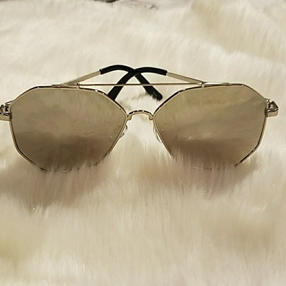 Sunglasses - Picture 3 of 4